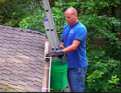 Cleaning Clogged Gutters Retains Your Home Eco-friendly: Right here is the How and Why